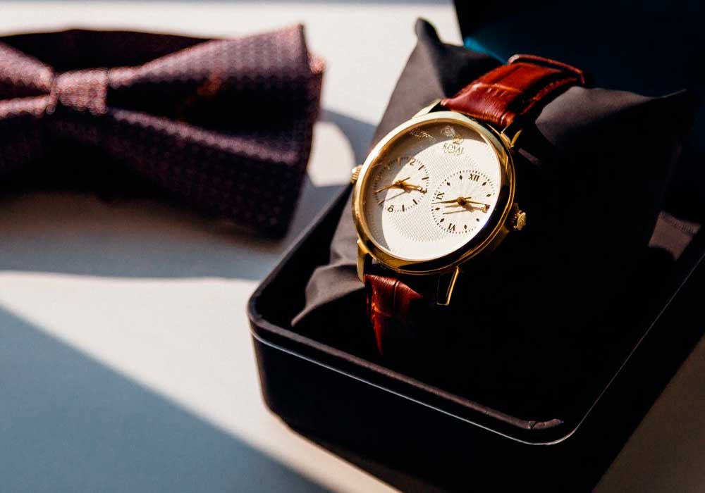What New Year gift to choose for someone who likes branded clothes?