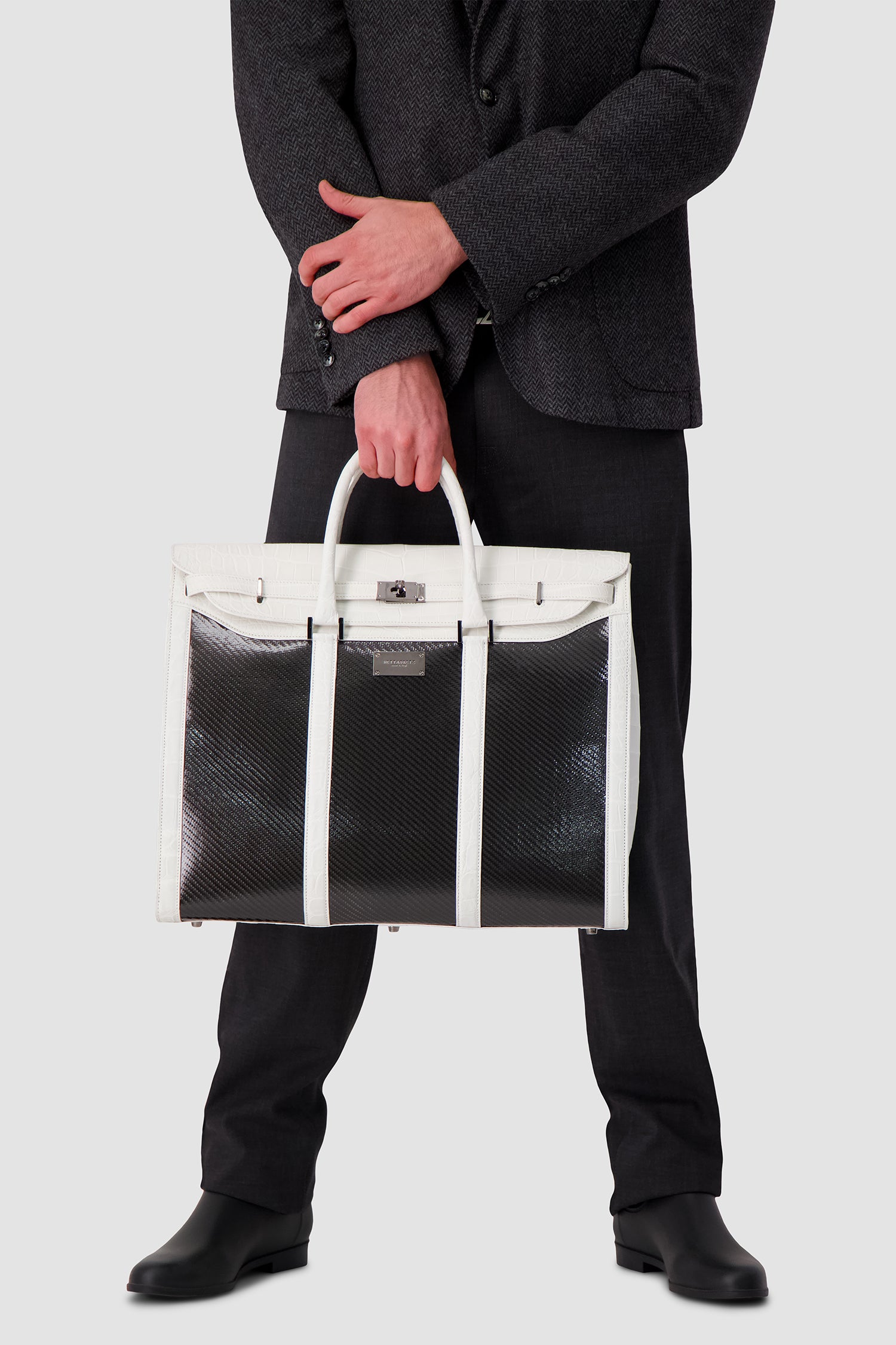 Hettabretz Alligator and Carbon Travel Bag