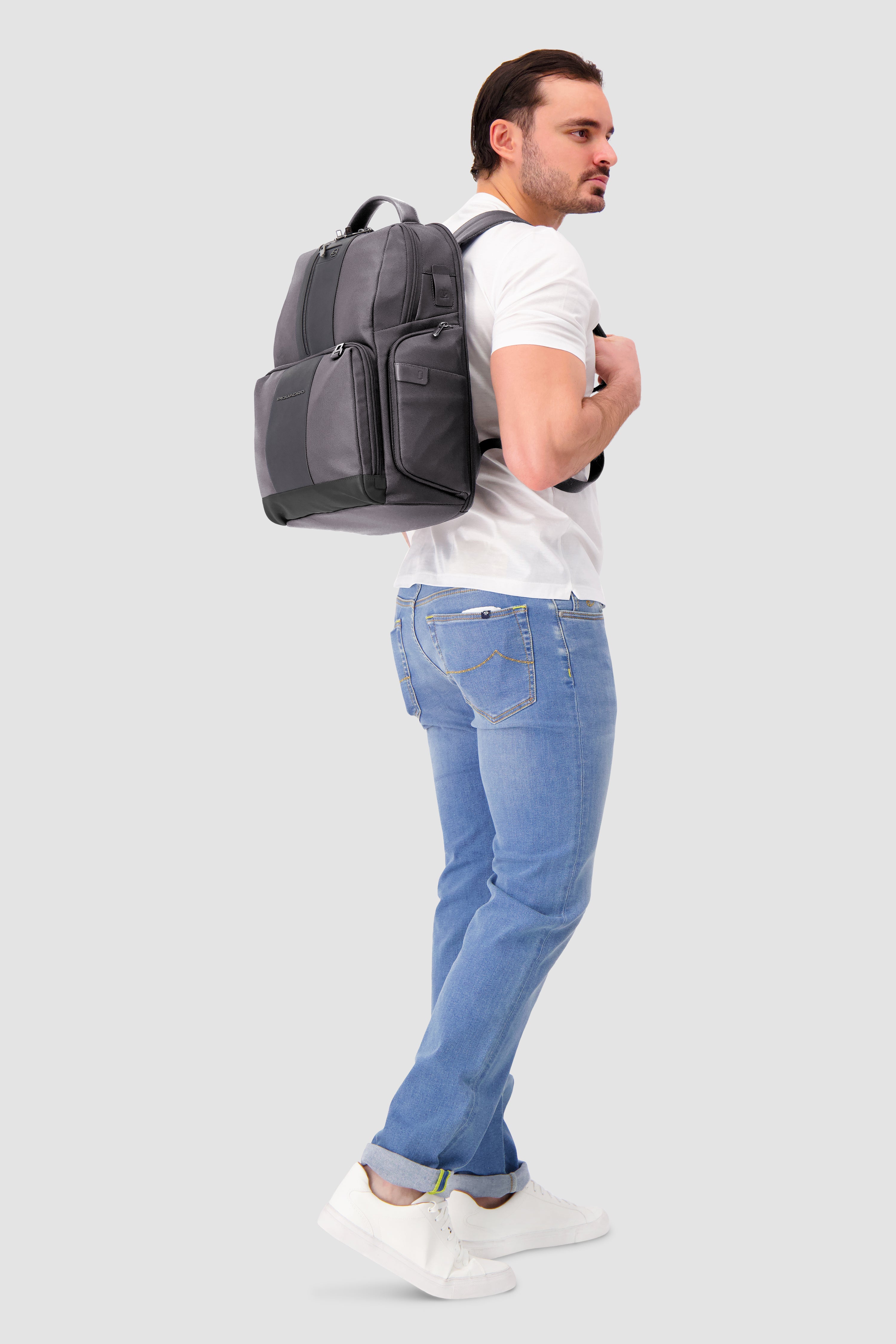 Sac à dos pour ordinateur portable Fast-Check 15,6" Piquadro anthracite/noir