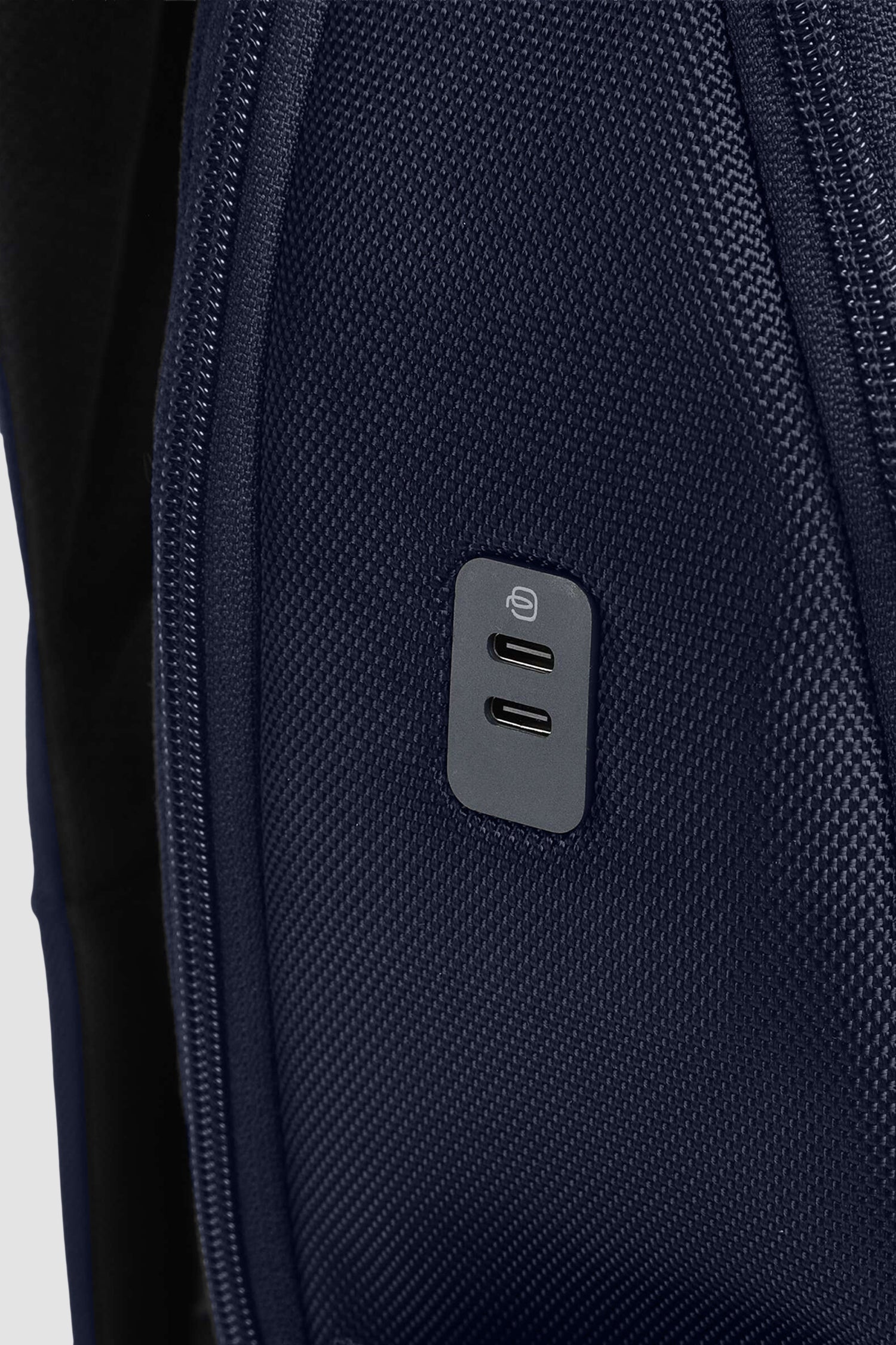 Sac à dos de voyage Piquadro pour ordinateur portable 15,6" en textile recyclé bleu marine