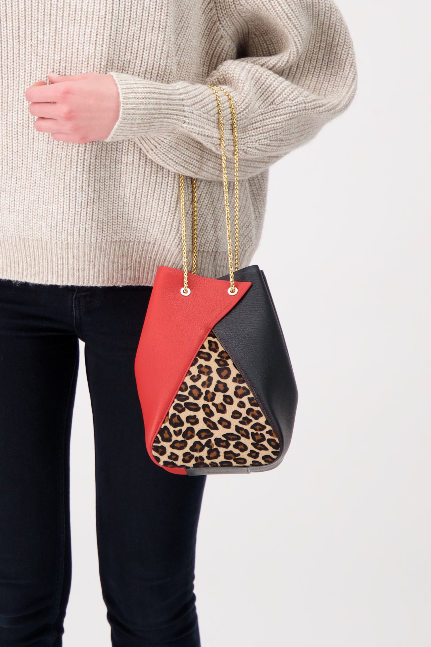 The Volon Leopard Mani Bucket Bbag