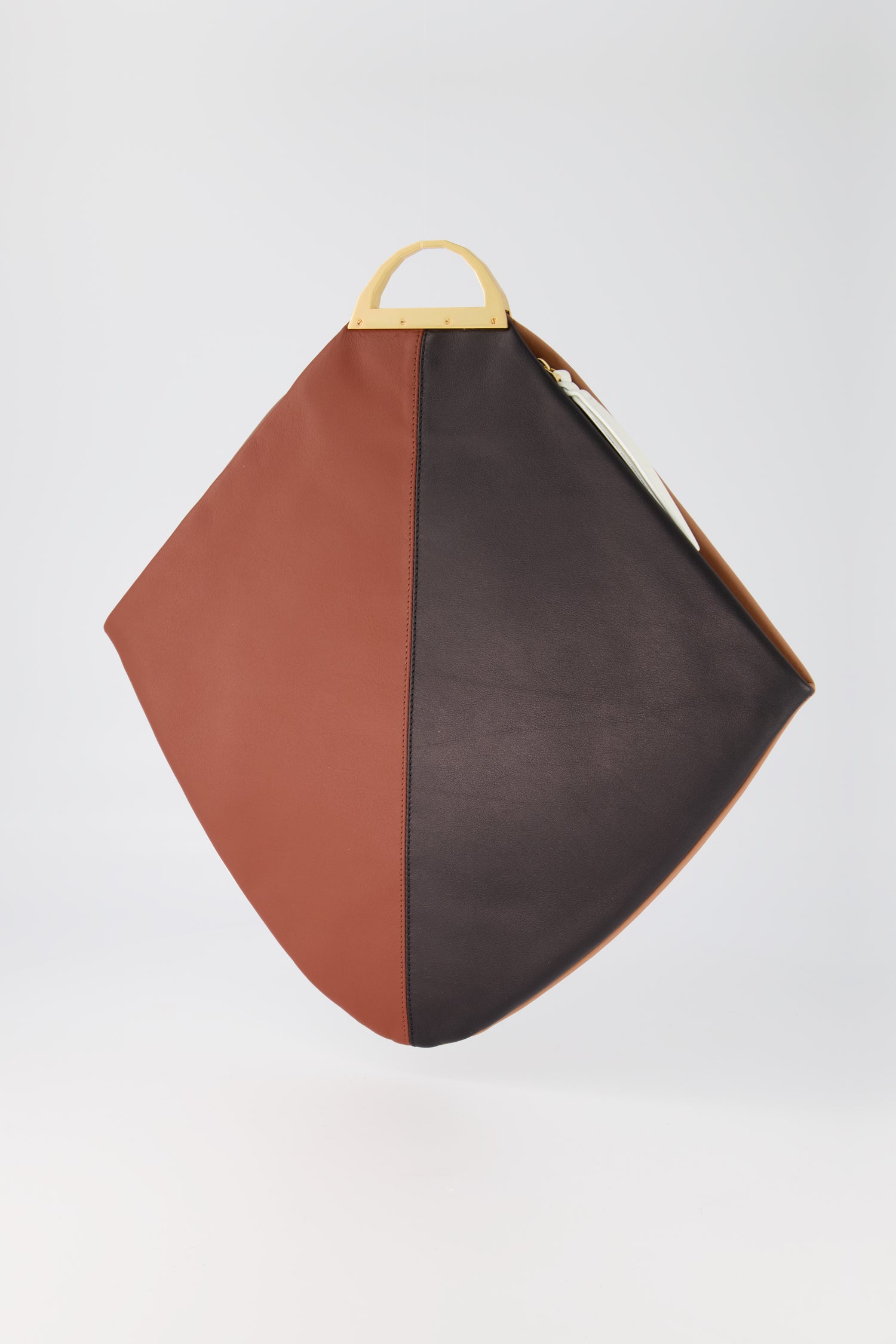 The Volon Tan/White Gao Handbag
