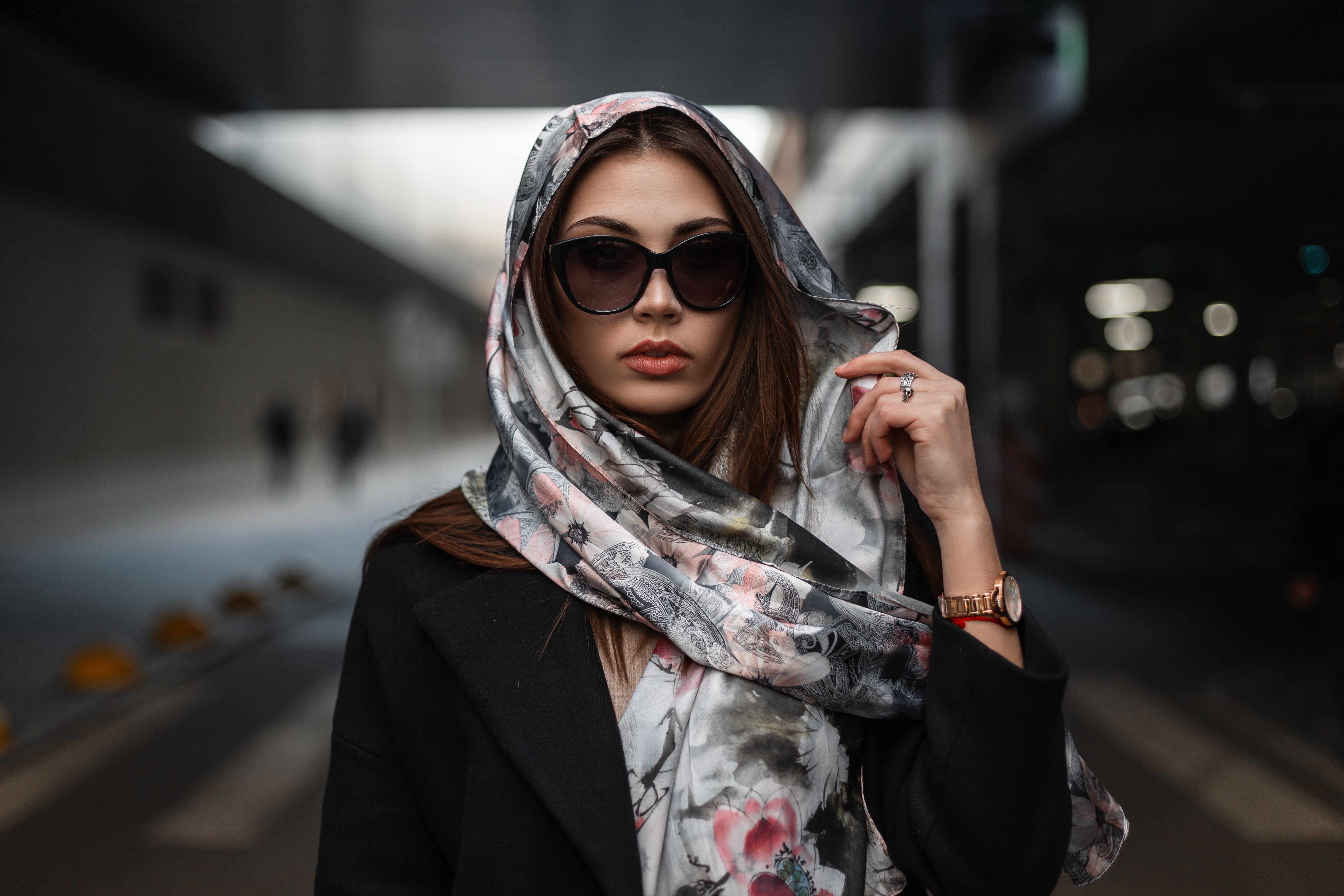 Designer luxury scarves from leading European brands. Discounts for po