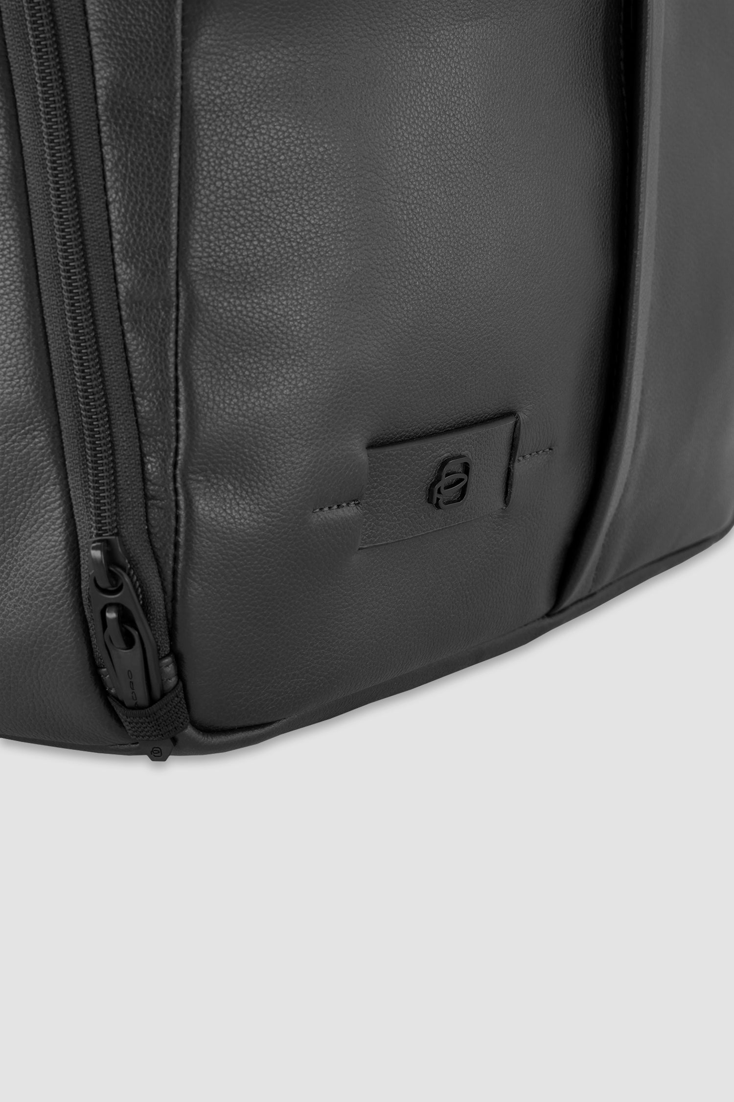 Sac à dos Piquadro noir pour ordinateur portable 14"