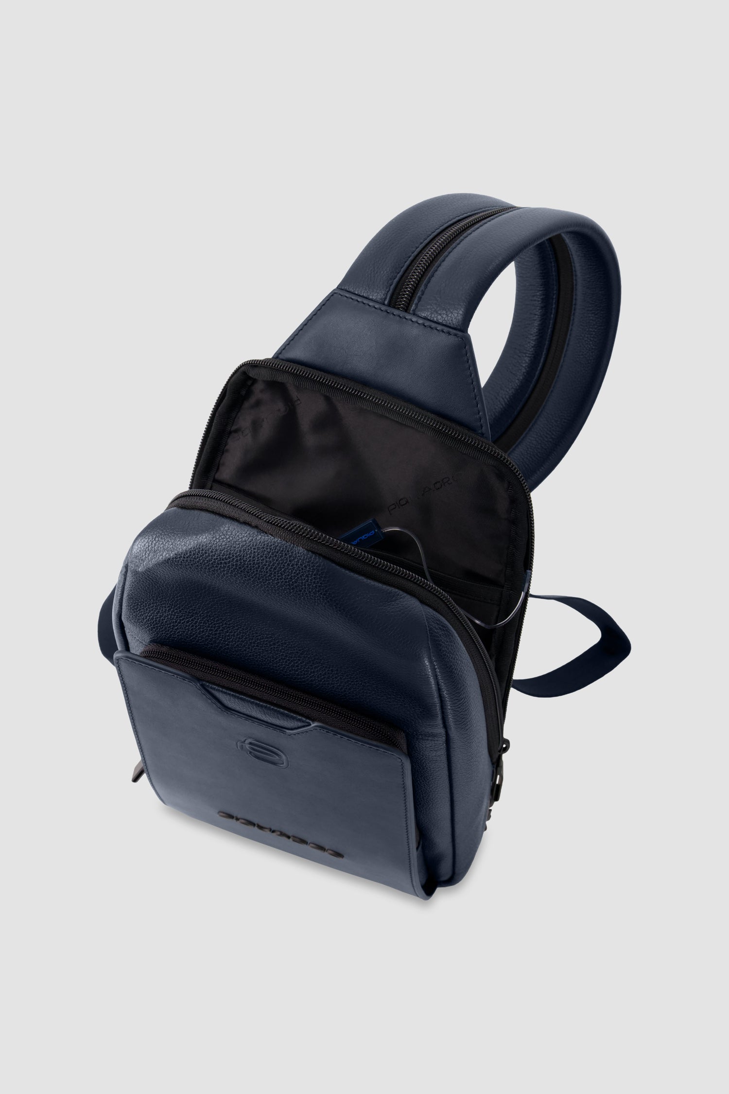Sac à bandoulière Piquadro bleu convertible en sac à dos