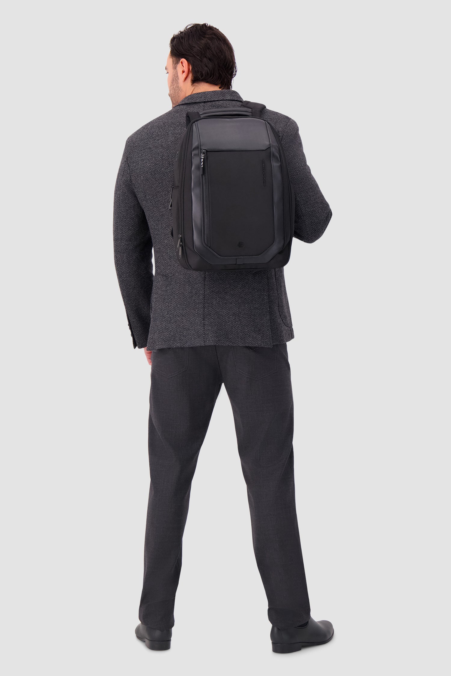 Sac à dos de voyage Piquadro pour ordinateur portable 15,6", en textile recyclé noir