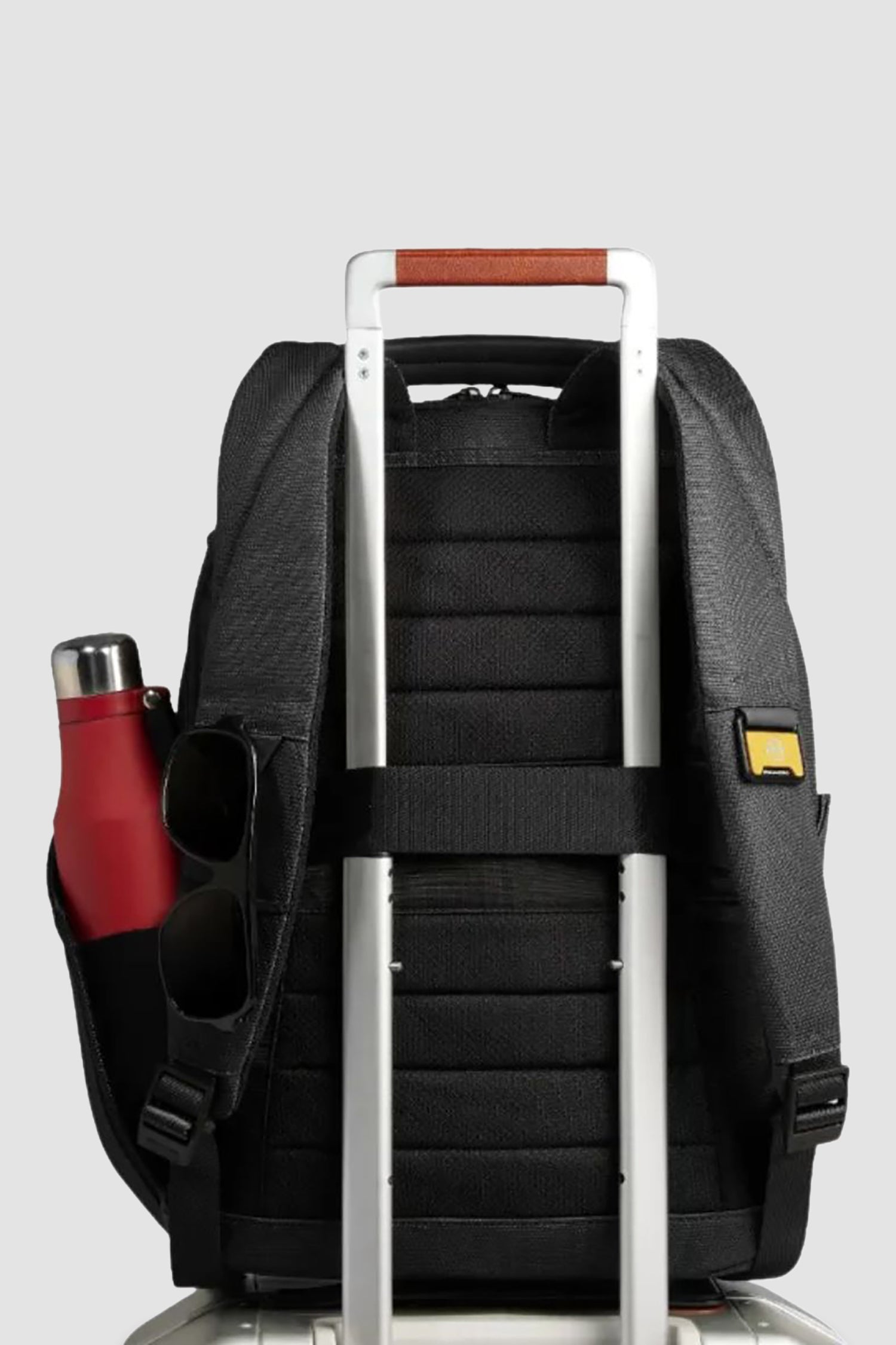Sac à dos de voyage Piquadro pour ordinateur portable 15,6", en textile recyclé noir