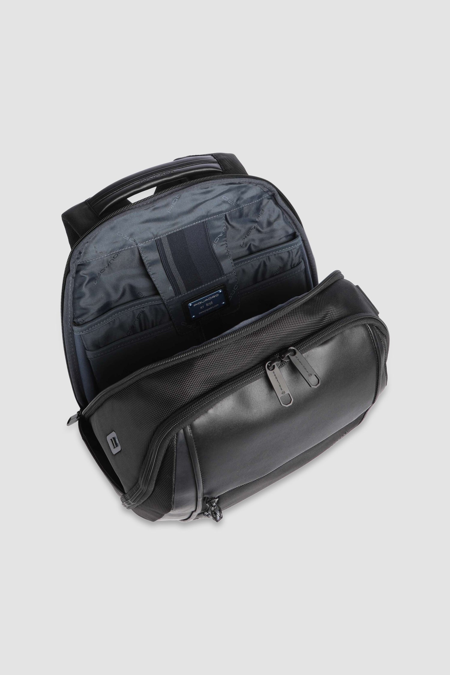 Sac à dos de voyage Piquadro pour ordinateur portable 15,6", en textile recyclé noir