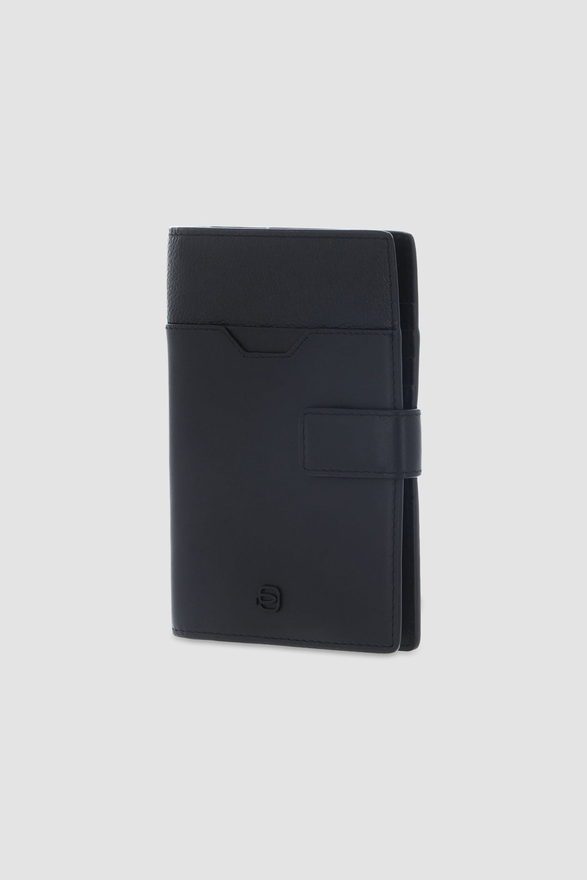 Piquadro Black Passport Holder