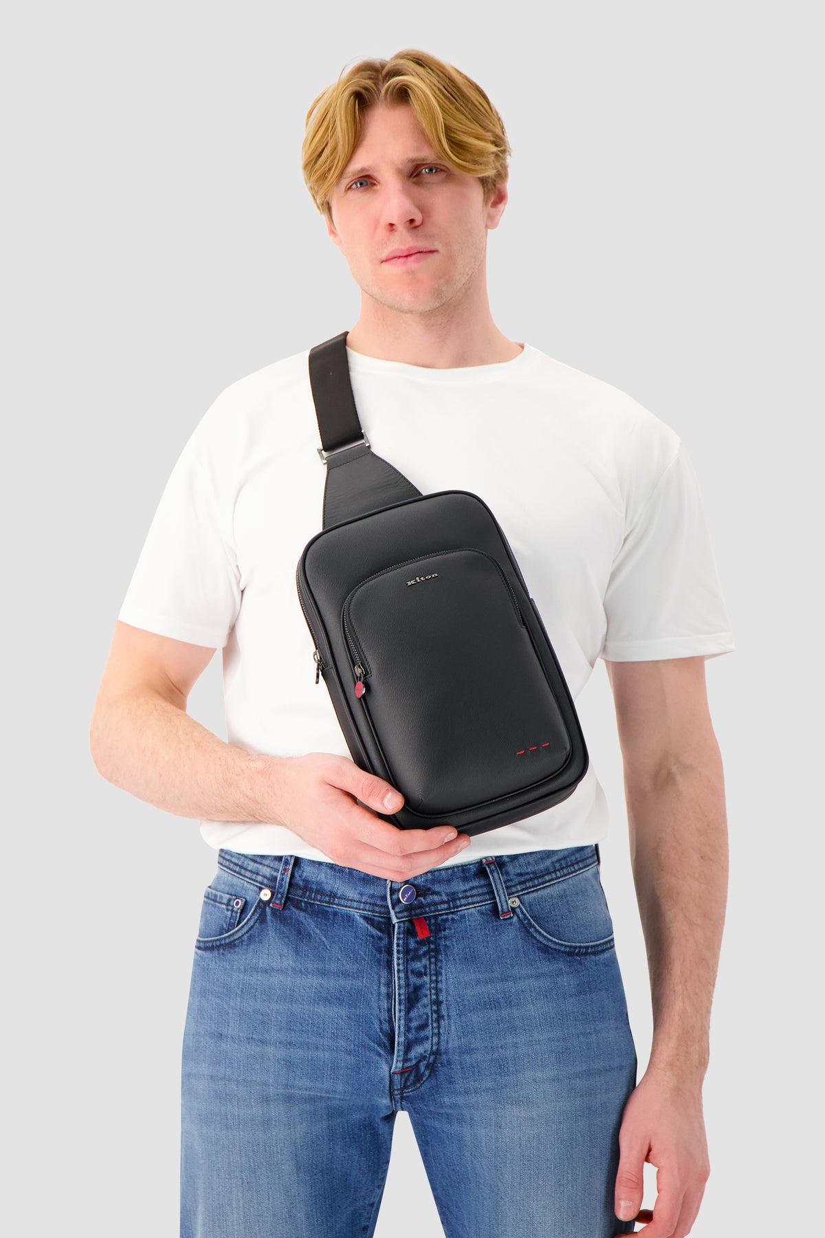 Sac à dos mono en cuir de cerf noir Kiton